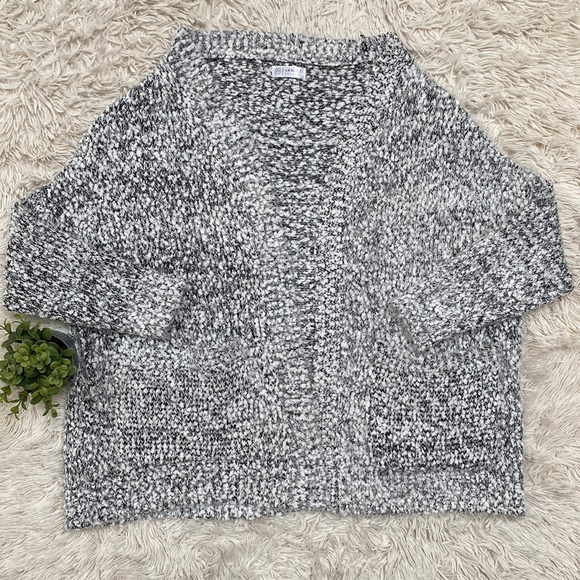 Janice Apparel Open Eyelash Cardigan ๐ White & Black - Picture 4 of 13